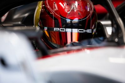 Wehrlein Pascal (ger), TAG Heuer Porsche Formula E Team, Porsche 99X Electric, portrait during the pre-season test of the 2021-22 FIA Formula E World Championship, on the Circuit Ricardo Tormo from November 28 to December 2, 2021 in Valencia, Spain - Photo Joao Filipe / DPPI